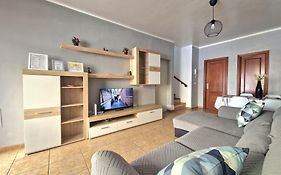 Spacious Independent Chalet Next The Airport - Sea